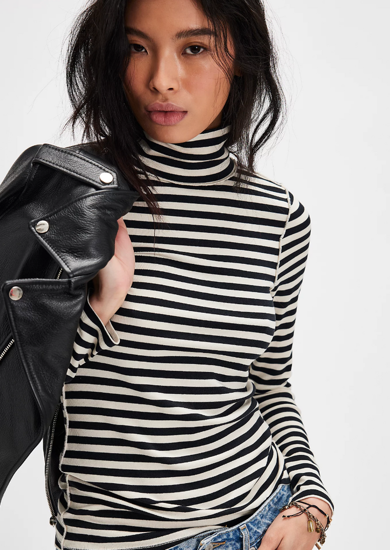 Good Good Turtleneck